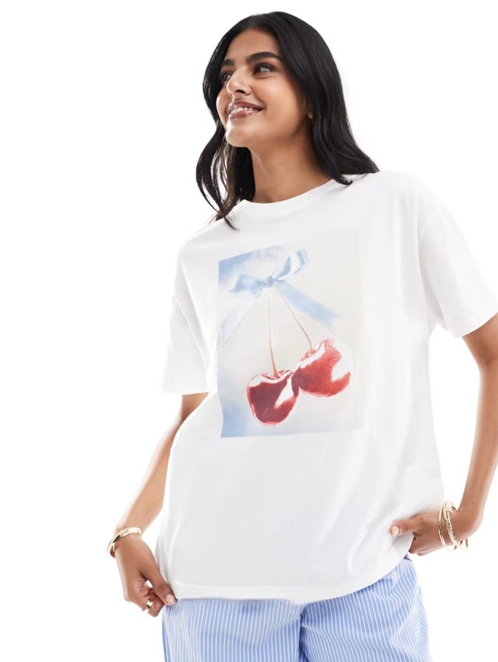 🍒NWOT Pull&Bear "Cherries🍒w/Blue💙Bow🎀 Graphic T-Shirt👕" White🤍 Sz Small🍒